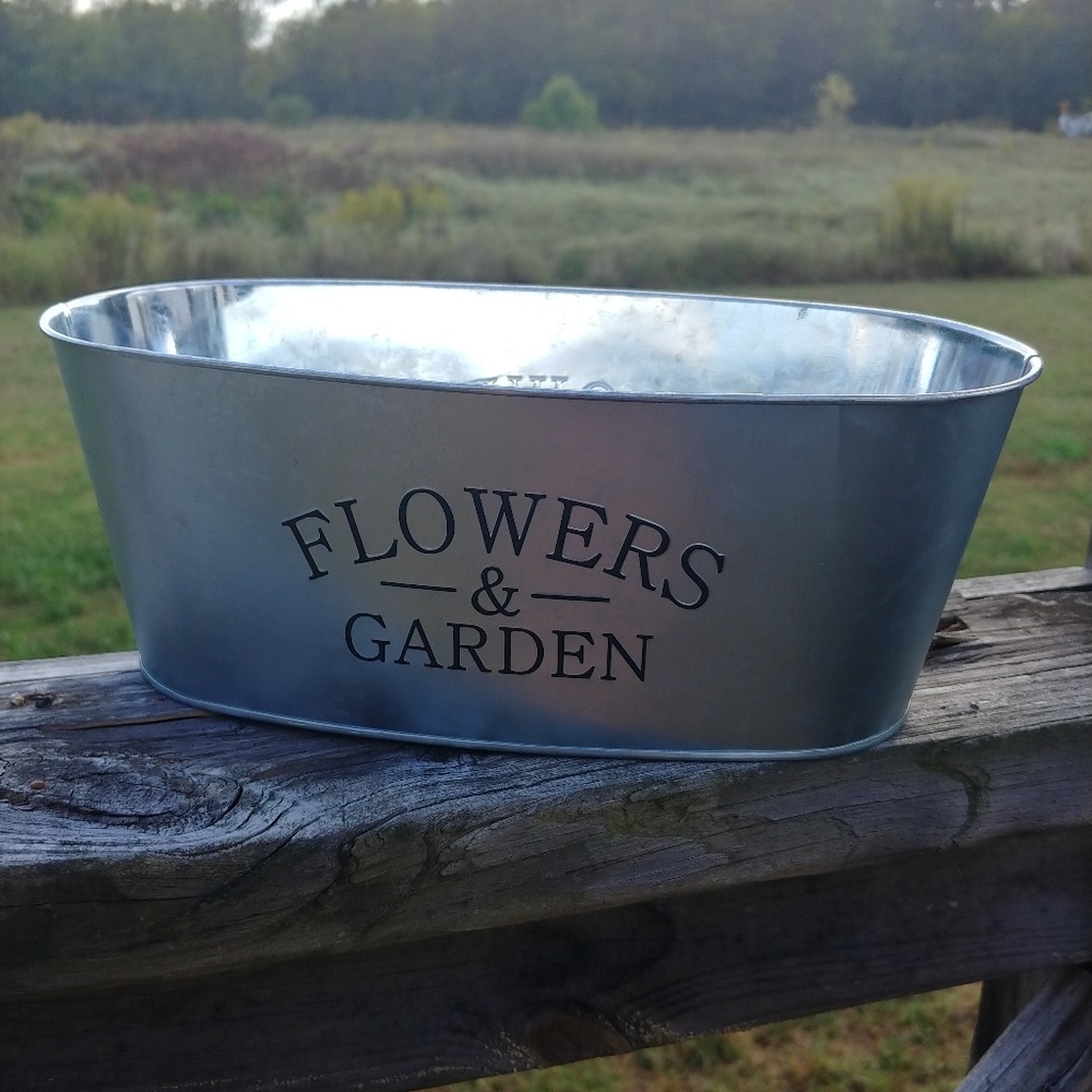 Farmhouse Galvanized Metal Planter NEW